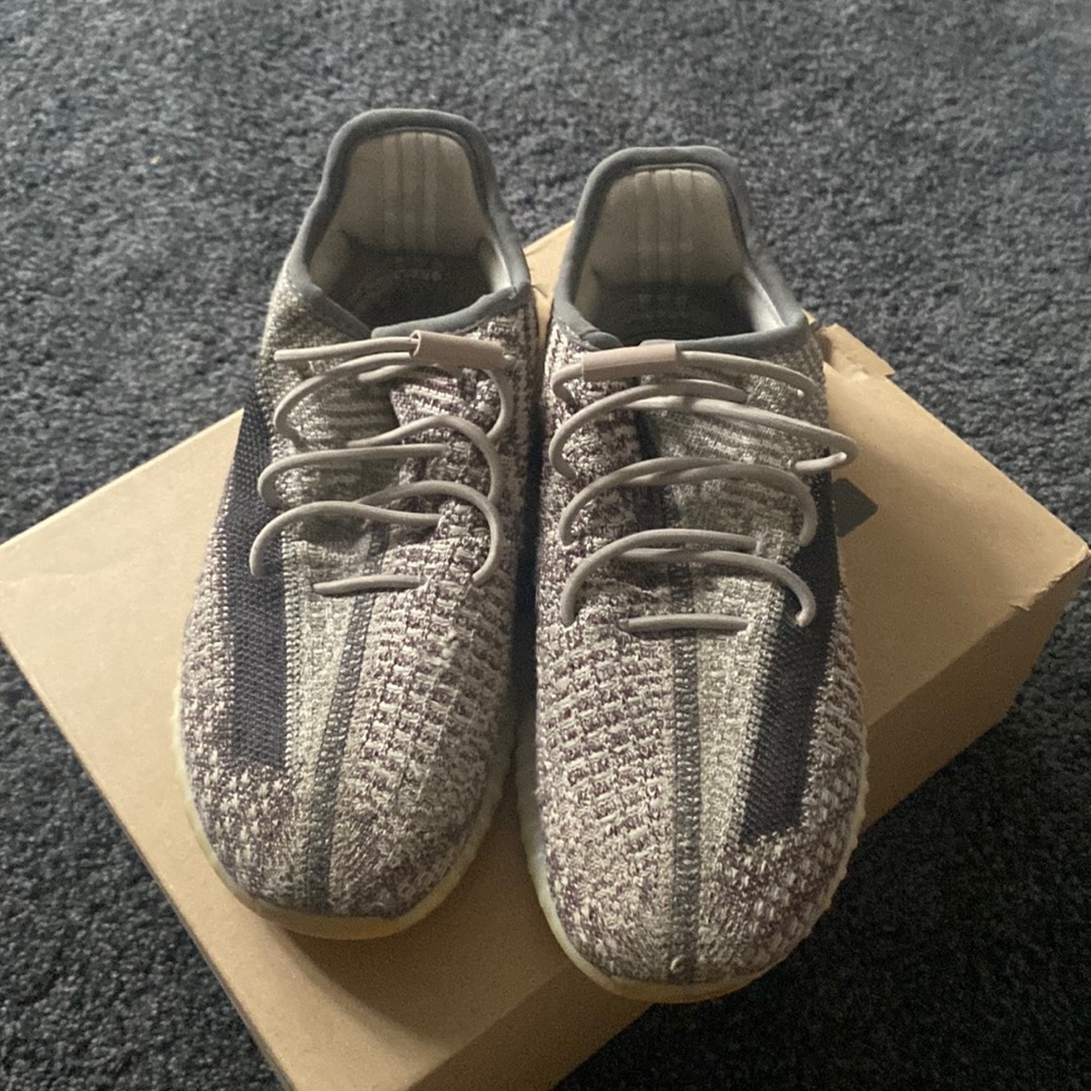 Yeezy 350 size 3 no box!!!